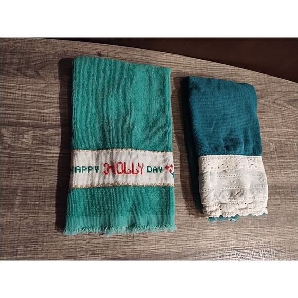 Vintage Lot of 2 Christmas Holiday Hand Finger Guest Towels Green Christmas - Picture 1 of 3
